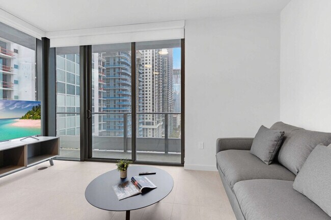 Building Photo - 501 NE 1st Ave