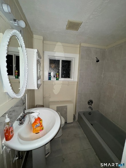 Building Photo - 18 Woolsey St