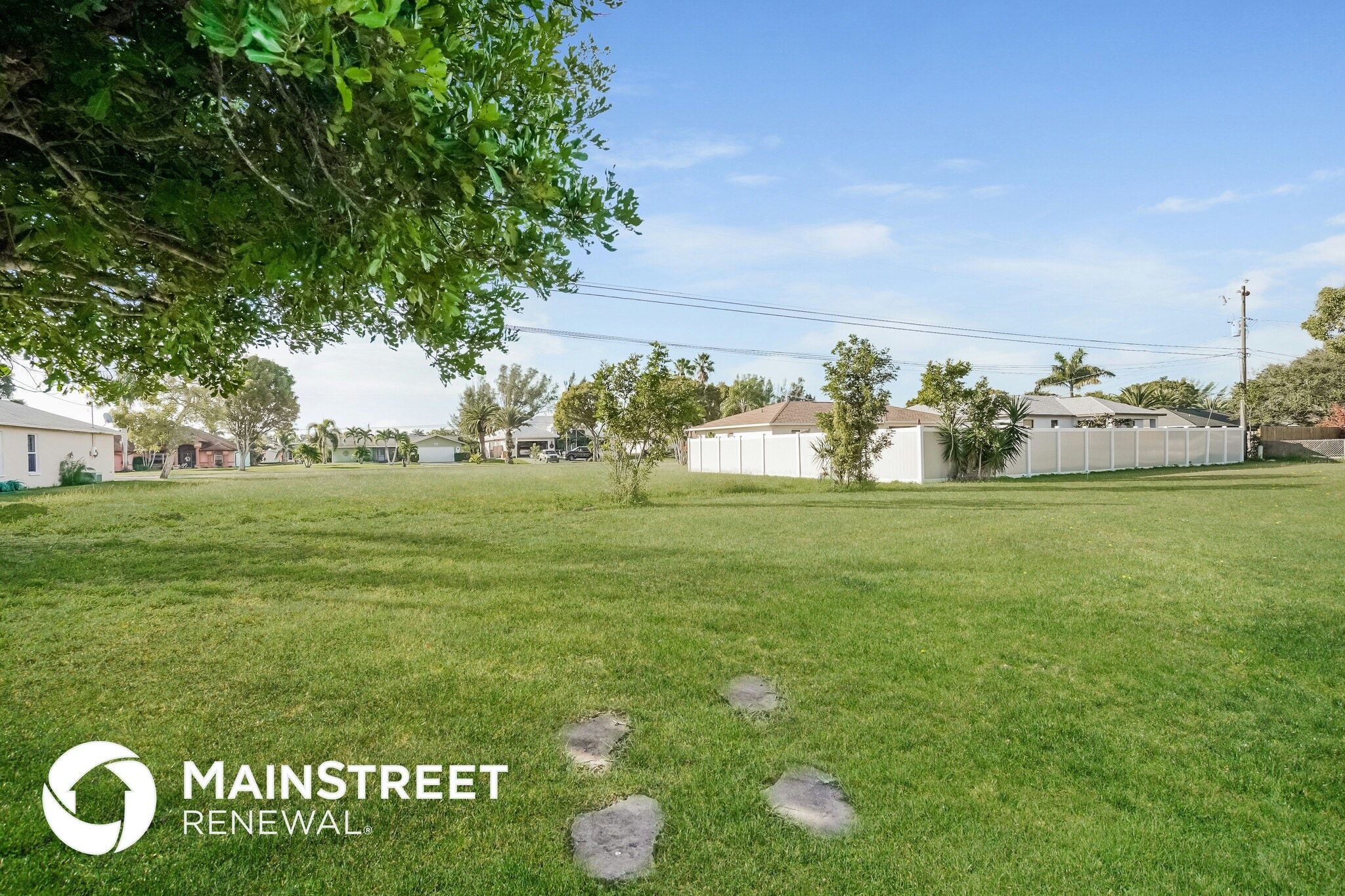 Building Photo - 220 SE 27th Terrace