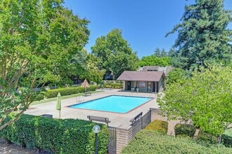 Building Photo - Prime location near downtown, airport, dining 1 bed 1 bath