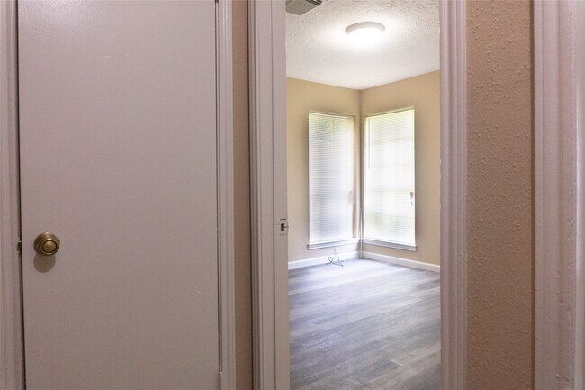 Building Photo - 8643 Causeway Dr