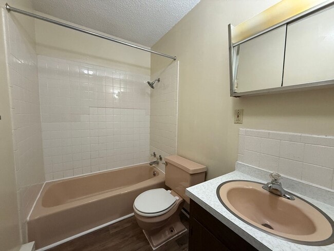 Building Photo - 371 Southland Dr
