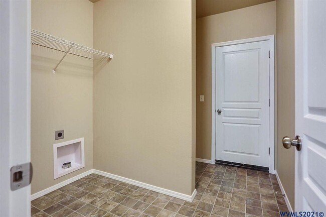 Building Photo - 848 NE Millstream Pl