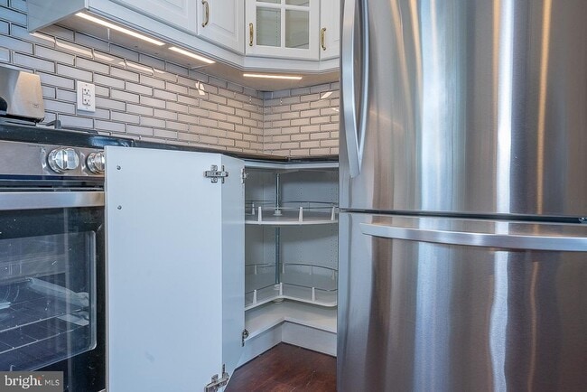 Building Photo - 7350 Ridge Ave