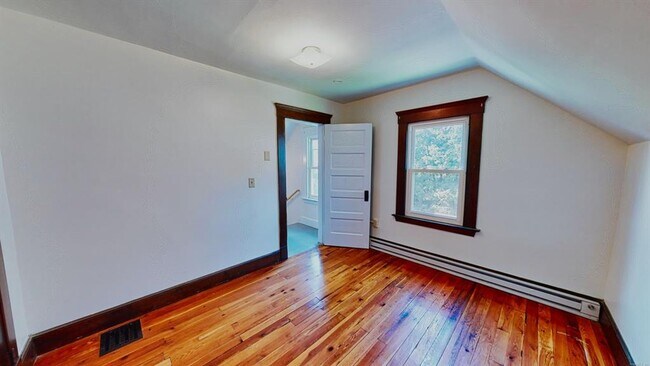 Building Photo - 134 Mansfield St