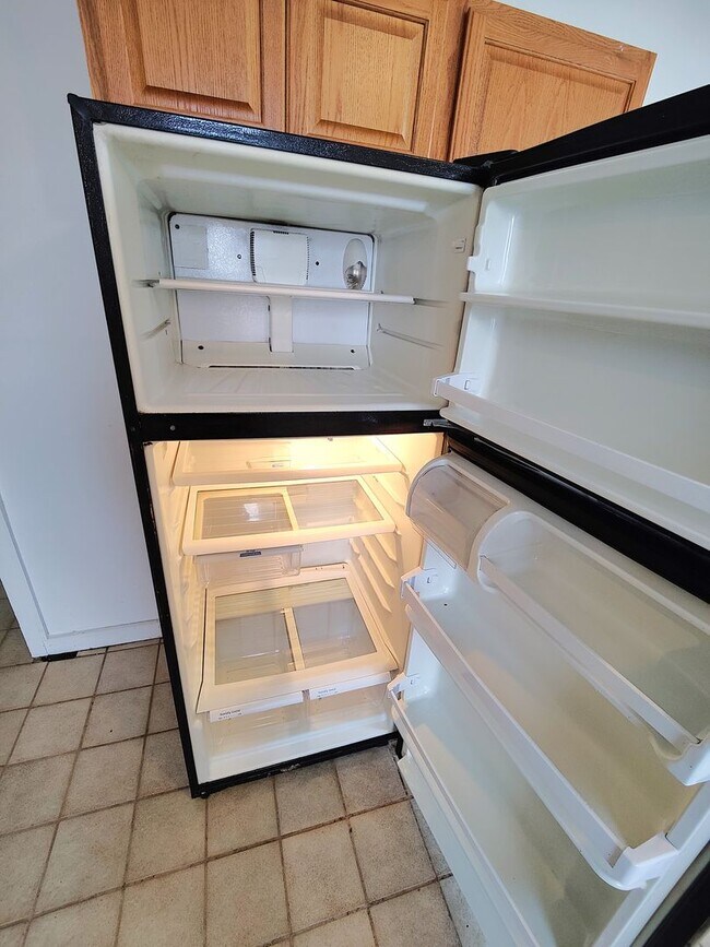 Building Photo - *Spacious 2BD/1BA Single-Family Home Available in Oakland*