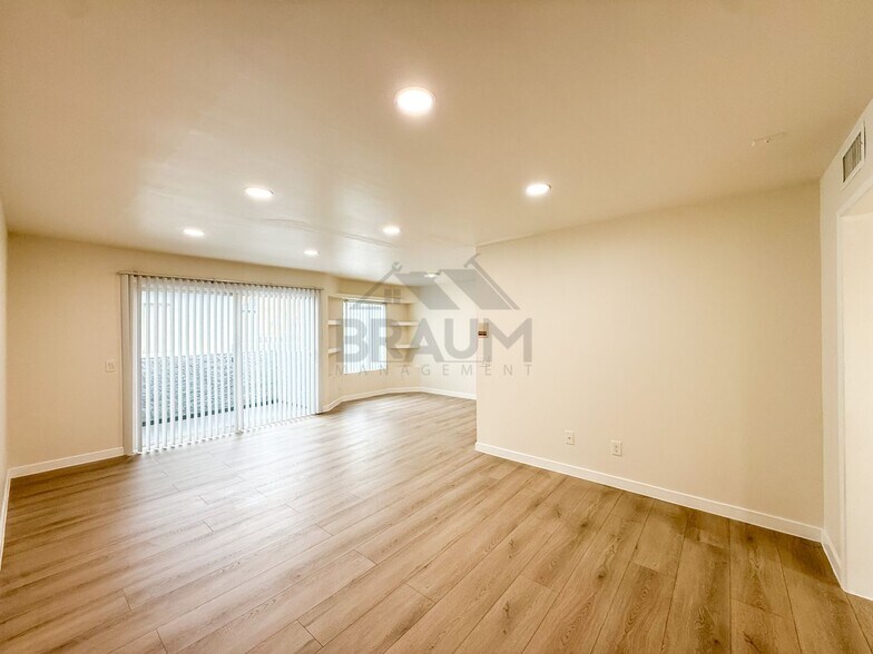 Building Photo - 15000 Burbank Blvd