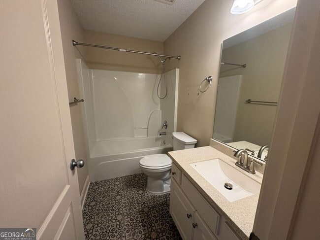 Building Photo - 616 Embassy Walk