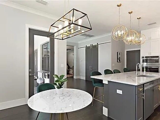 Building Photo - Exquisite 4-Bed, 5.5-Bath Executive Retrea...
