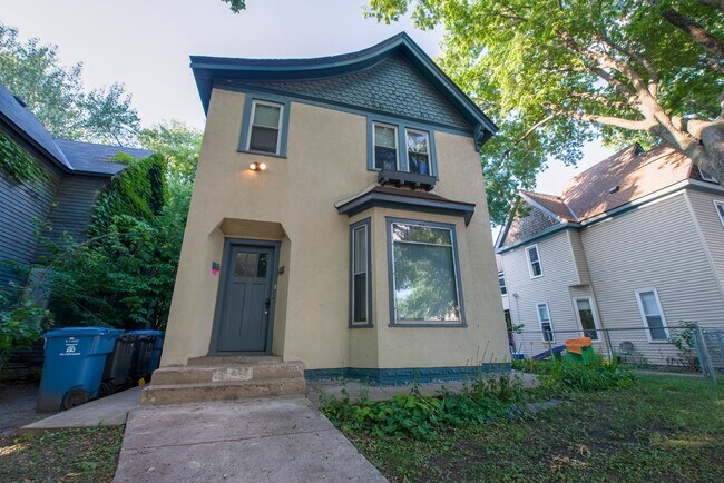 Building Photo - 202 E 27th St