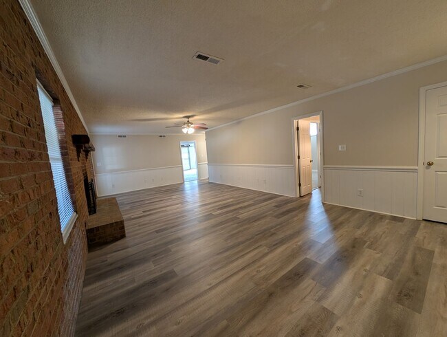 Building Photo - Gorgeous Brick 4 bedroom, 4 bathroom home located in the Farmwood community in Minthill!