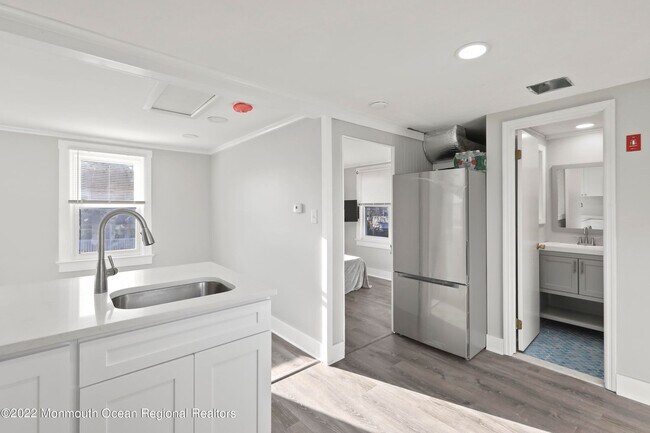 Building Photo - 324 McCabe Ave