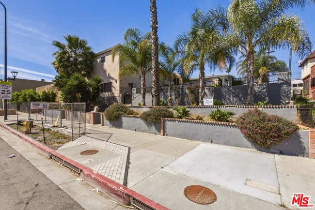 Building Photo - 5117 Crenshaw Blvd