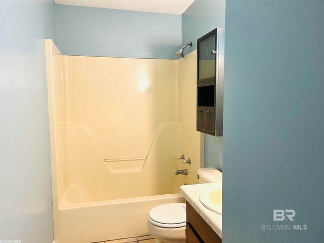 Building Photo - 20901 Lawrence Rd