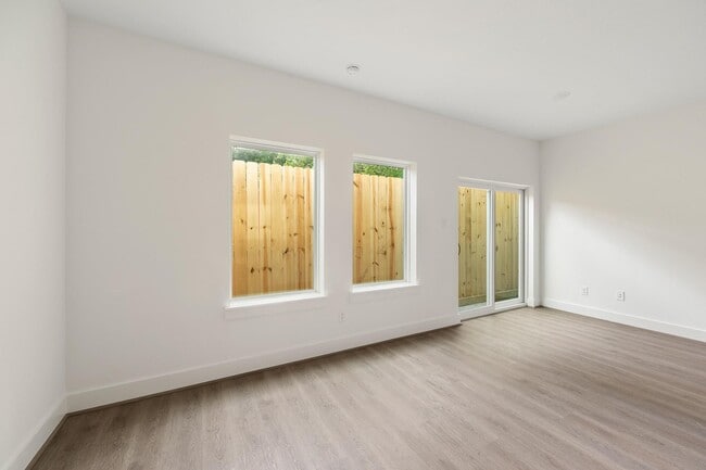 Building Photo - 831 Paul Quinn St