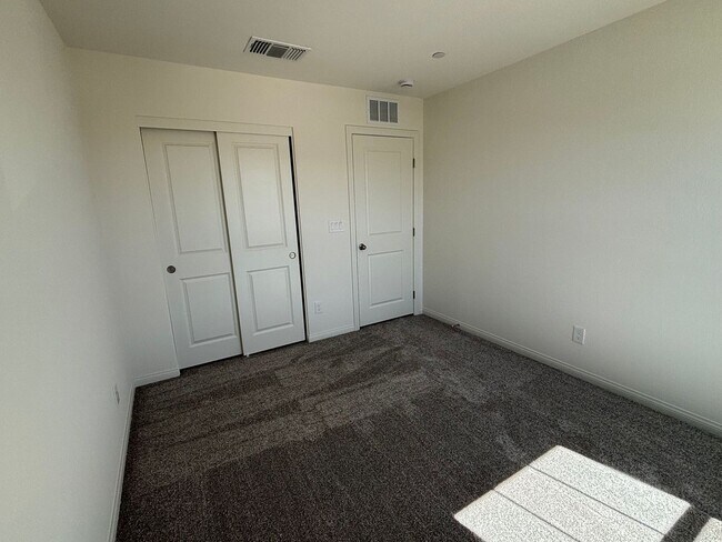 Building Photo - Modern Inspirada Living – 4 Bed Home with Loft & Downstairs Suite