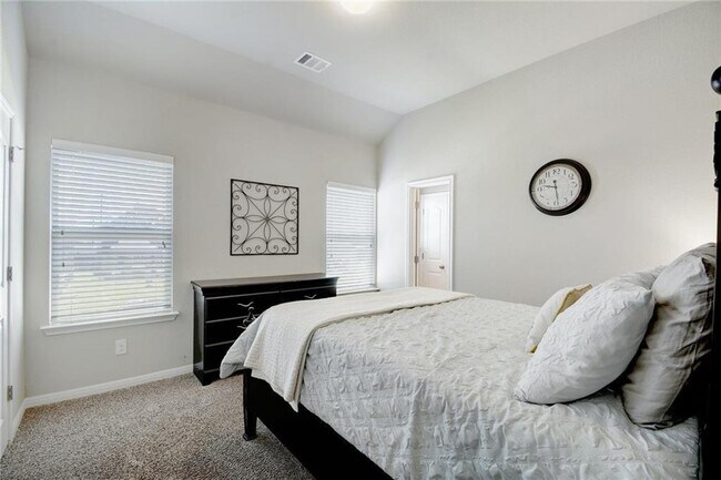 Building Photo - 4116 Godwit Dr