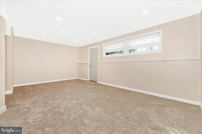 Building Photo - 7167 Glenmeadow Ct