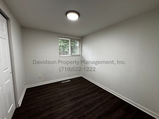 Building Photo - Cozy and Updated 3 Bedroom House in Stratm...