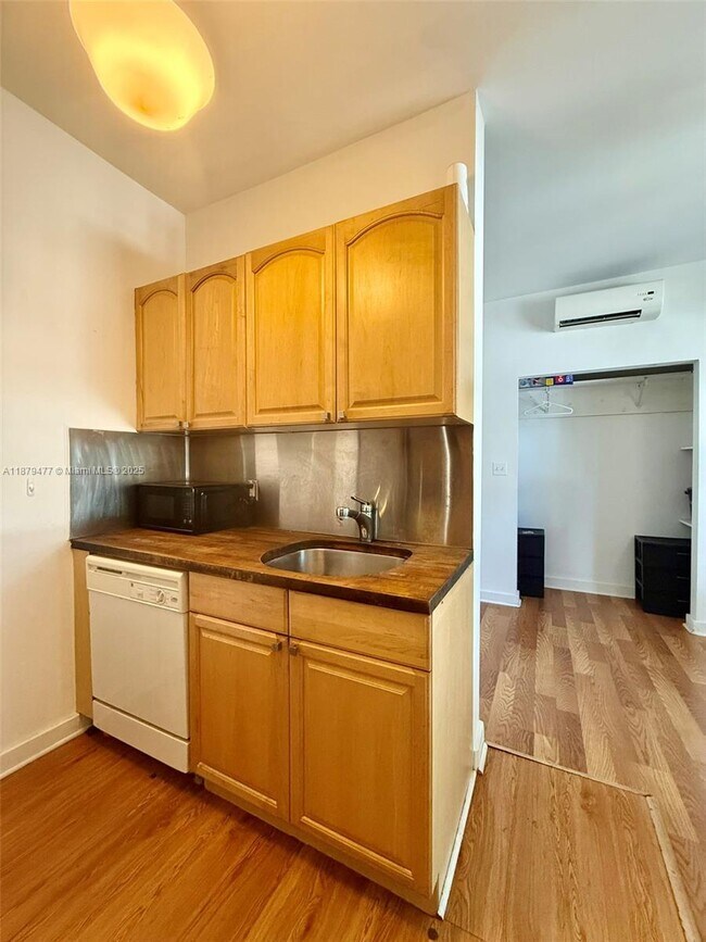 Building Photo - 4035 Meridian Ave