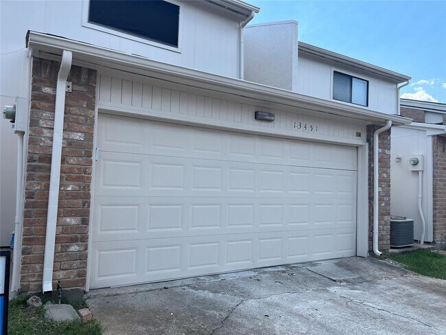 Building Photo - 13451 Parkway Blvd