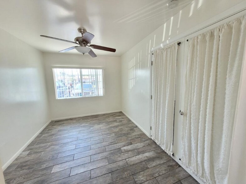 Building Photo - 204 W Duell St