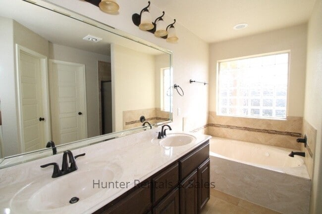 Building Photo - Amazing Four-Bedroom!