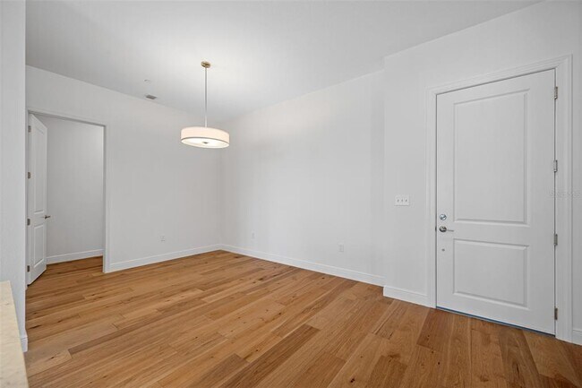 Building Photo - 644 3rd Ave S