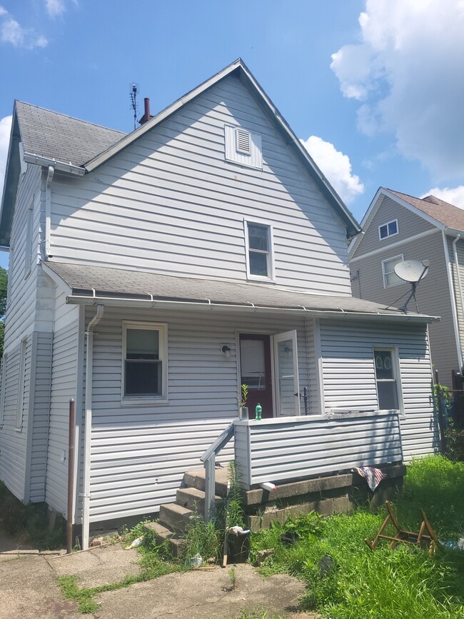 Building Photo - 392 Meek St