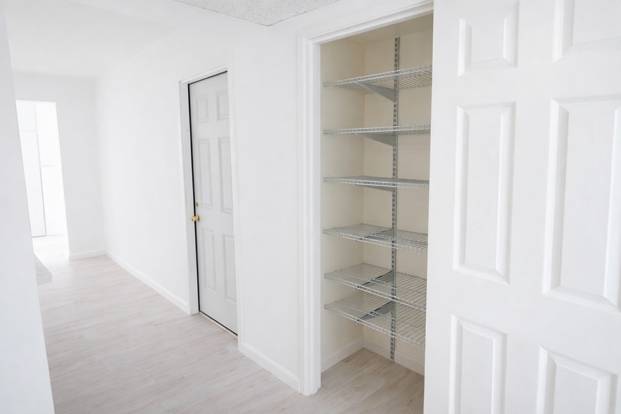 Building Photo - 421 S La Fayette Park Pl