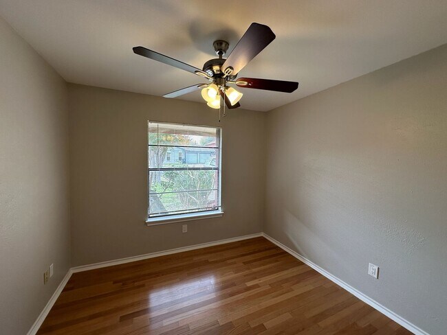 Building Photo - 12101 Scissortail Dr