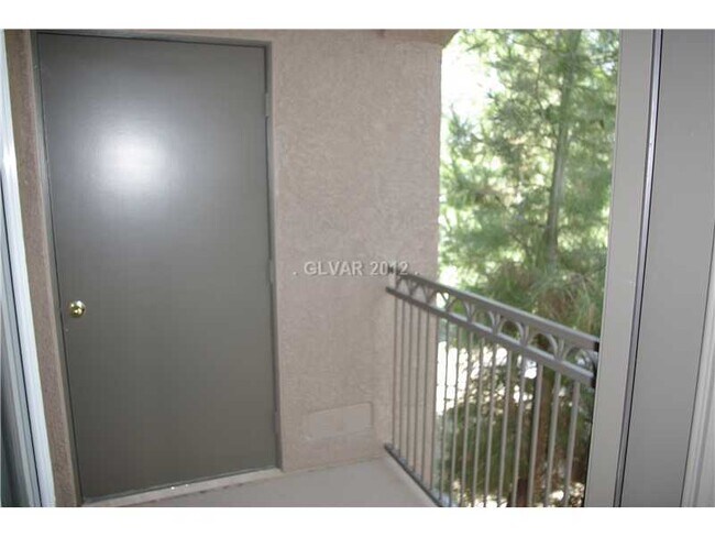 Building Photo - *CUTE 2 MASTER BEDROOM CONDO IN GATED COMMUNITY!!*