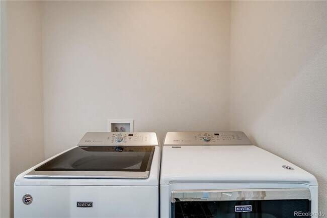 Building Photo - Beautiful 3 Bed, 3 Bath with a Loft Single Family Home in Meadows Neighborhood.