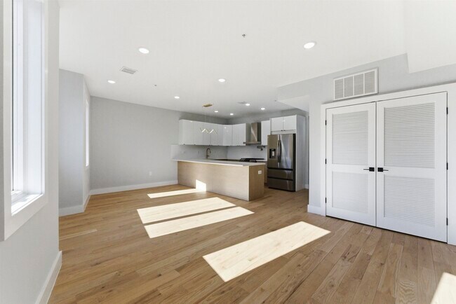 Building Photo - 443 Bergen Ave