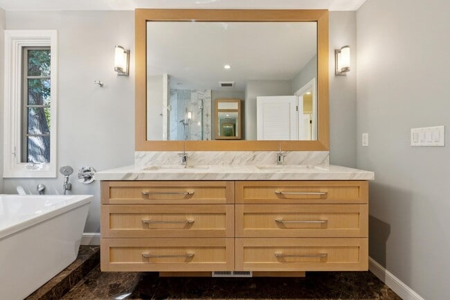 Building Photo - Beautifully Appointed Atherton Estate with Pool & Outdoor Entertaining