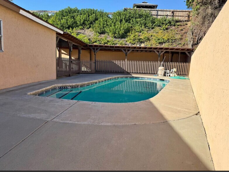 Building Photo - 381 E Emerson St