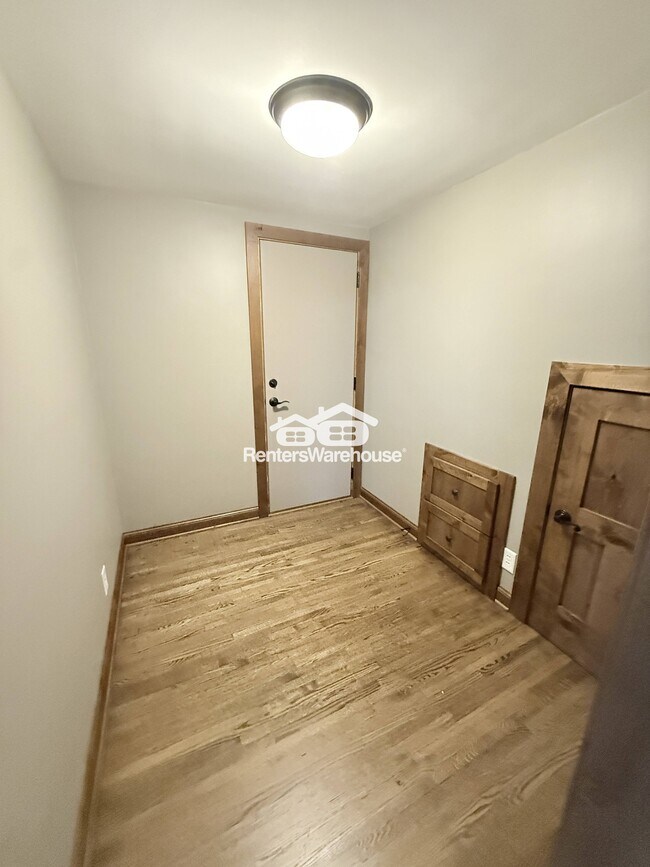 Building Photo - 840 Park Ave