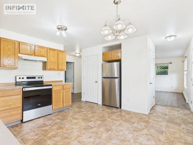 Building Photo - Great Three Bedroom Condo in Belgrade!