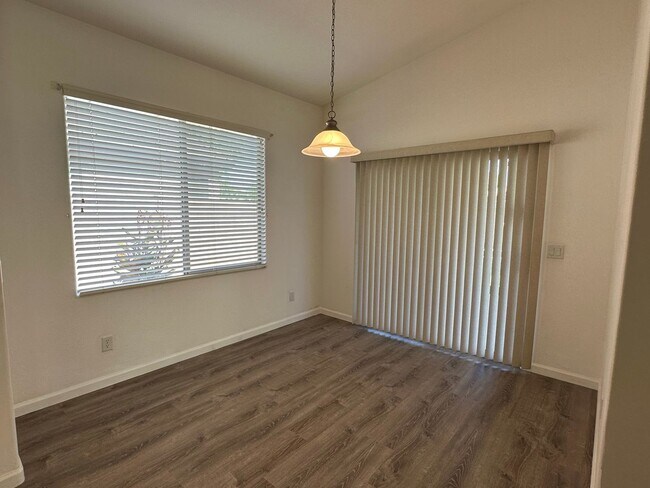 Building Photo - 4560 E Murrieta Rd