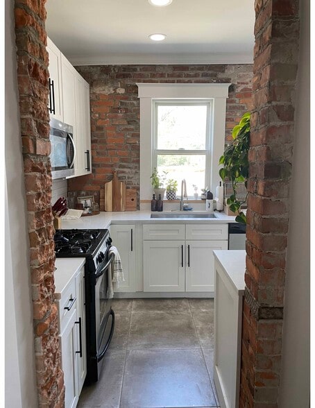 Kitchen - 396 W 1st Ave