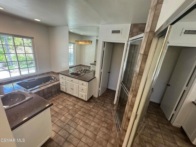 Building Photo - 3474 Loadstone Dr