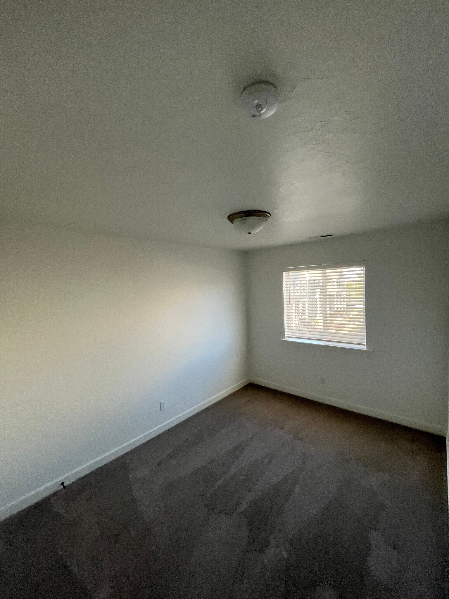 Building Photo - 520 S Orchard Dr