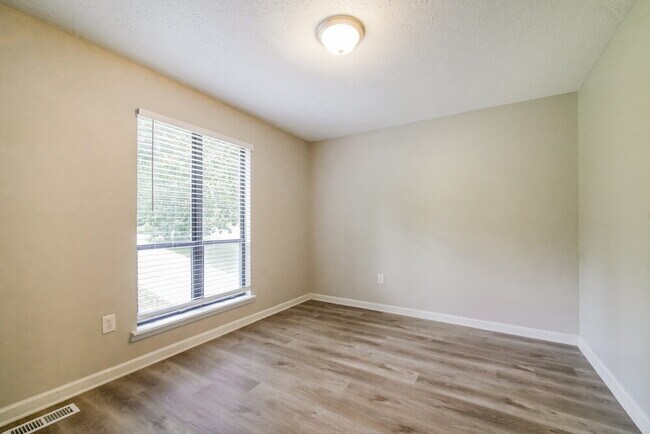 Building Photo - 1640 Clearstone Dr