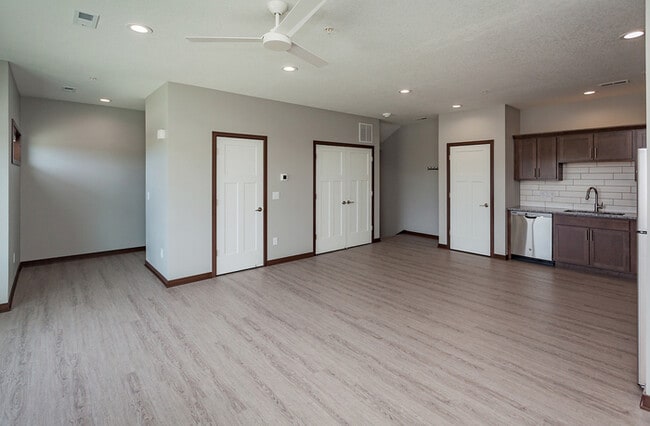 Building Photo - 1007 NW Shriver Blvd