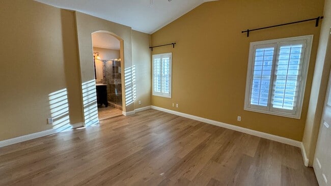 Building Photo - Freshly Updated 3BD Home, Island Kitchen &...