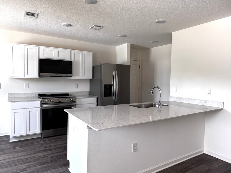 Building Photo - 135 Tiger Lily Ln