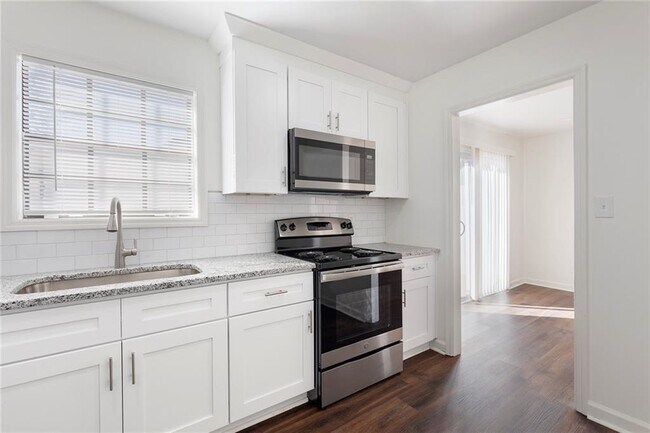 Building Photo - 330 Winding River Dr