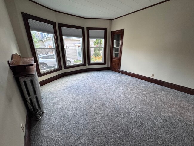 Building Photo - 157 College St