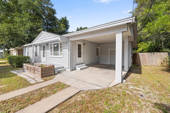 Building Photo - 354 Chicago Ave