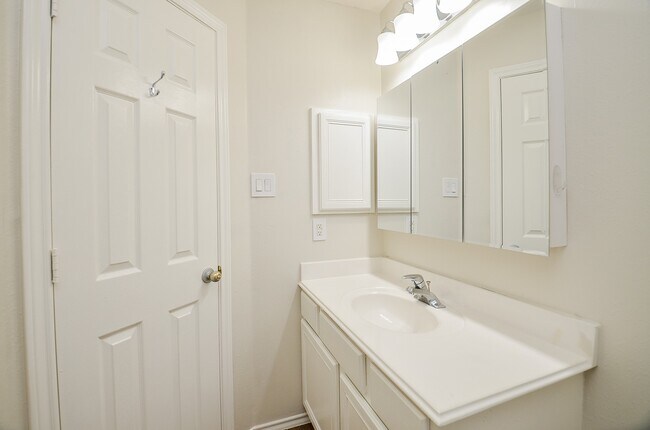 Building Photo - 3268 Jessica Ct